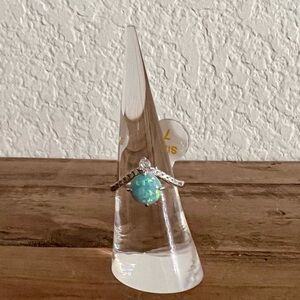 New .925 Solid Sterling Silver Pale Green Fire Opal Ring - Price Firm.